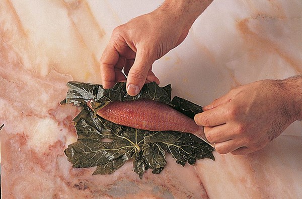 Baking fish in leaves