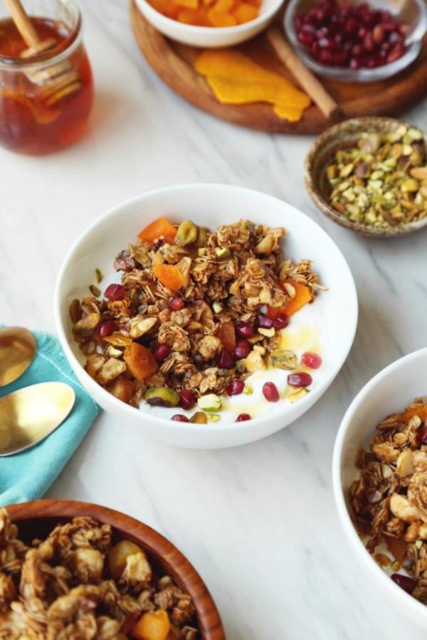 Baklava granola
