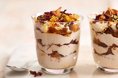 Baklava yogurt fools