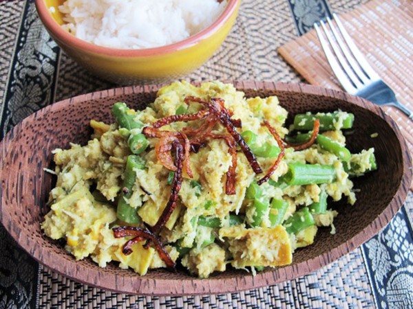 Balinese chicken lawar