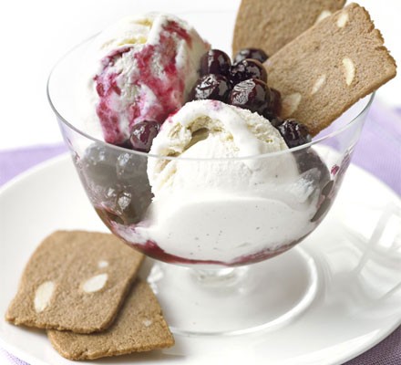 Balsamic blueberries with ice cream
