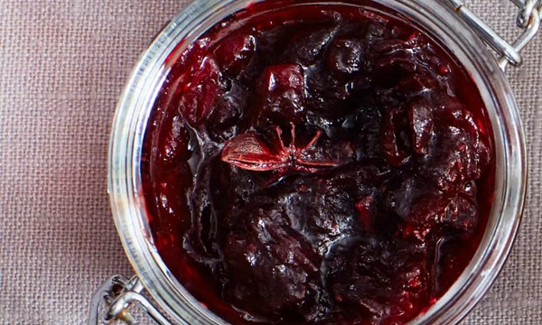 Balsamic cranberry chutney