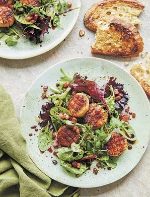 Balsamic glazed scallops & pancetta salad