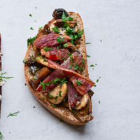 Balsamic mushrooms and bacon on spelt