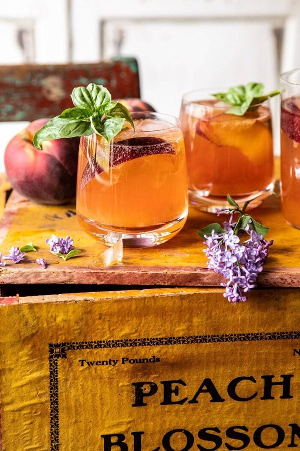 Balsamic peach spritz