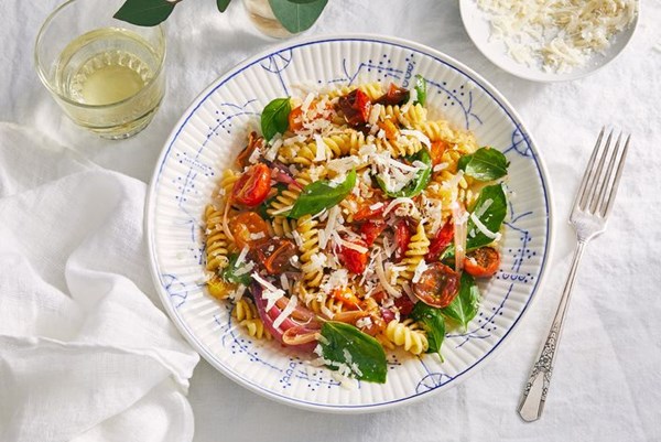 Balsamic-roasted red onion & cherry tomato pasta 