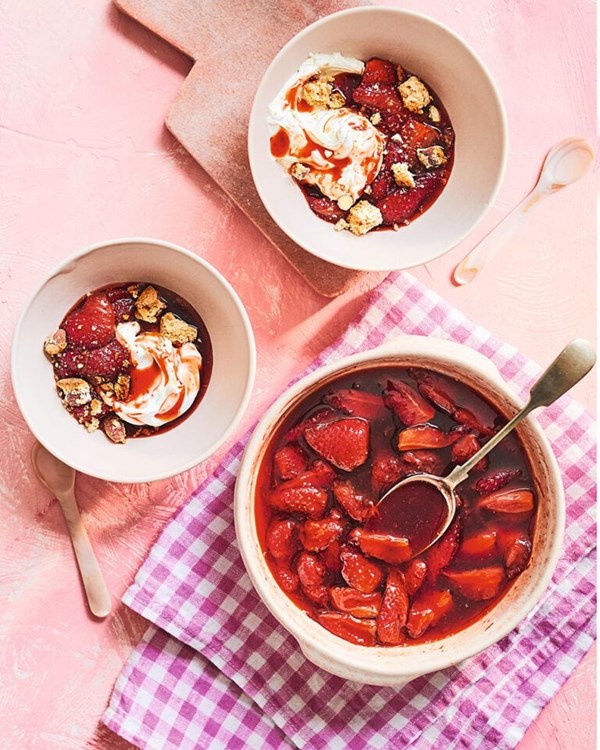 Balsamic-roasted strawberries and mascarpone 