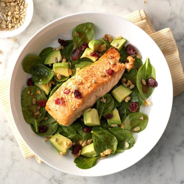 Balsamic-salmon spinach salad