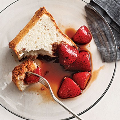 Balsamic strawberries over angel food cake