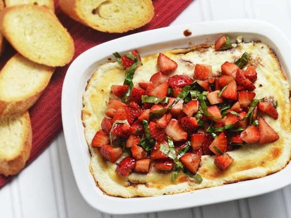 Balsamic-strawberry baked goat cheese dip