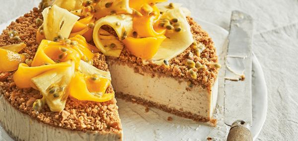 Ban-almond double crunch cheesecake with tropical fruits