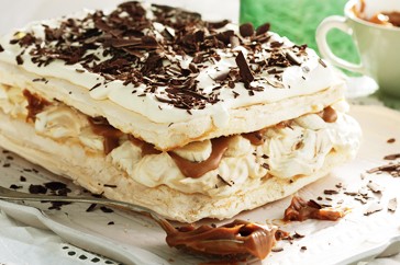 Banana & dulce de leche Pavlova cake