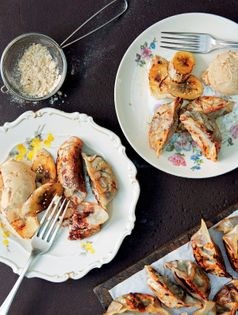 Banana & Nutella gyoza with a dusting of sweetened toasted soybean powder 