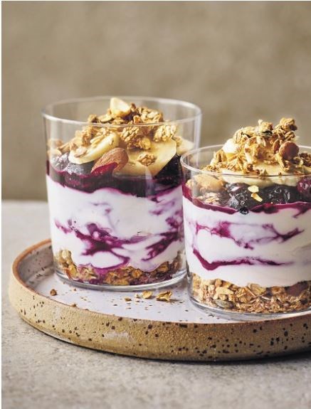 https://716f24d81edeb11608aa-99aa5ccfecf745e7cf976b37d172ce54.ssl.cf1.rackcdn.com/banana--roasted-blueberry-granola-3114776l1.jpg