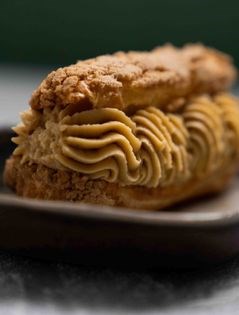 Banana & soy éclair
