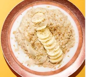Banana & tahini porridge