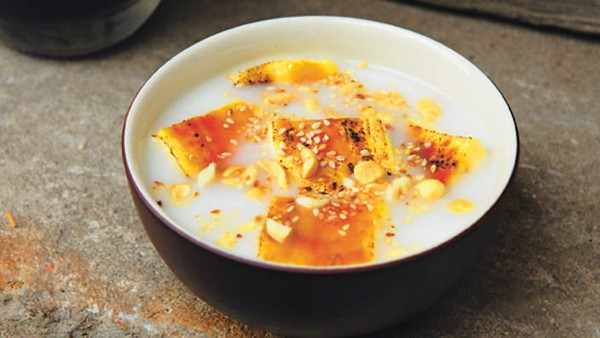 Banana and coconut soup (Chè chuối)
