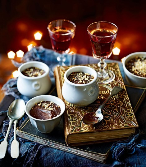 Banana and hazelnut chocolate pots