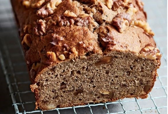 Banana and walnut loaf cake