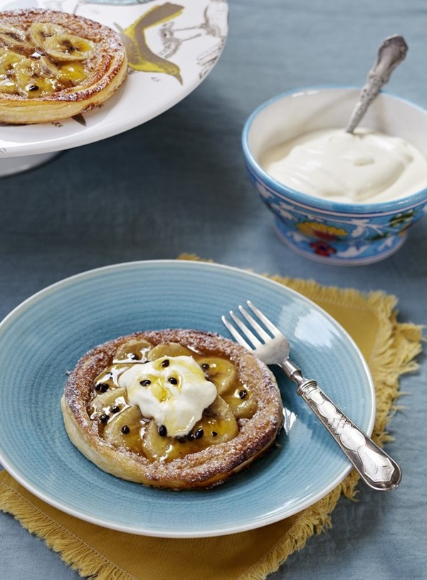 Banana and walnut tarts
