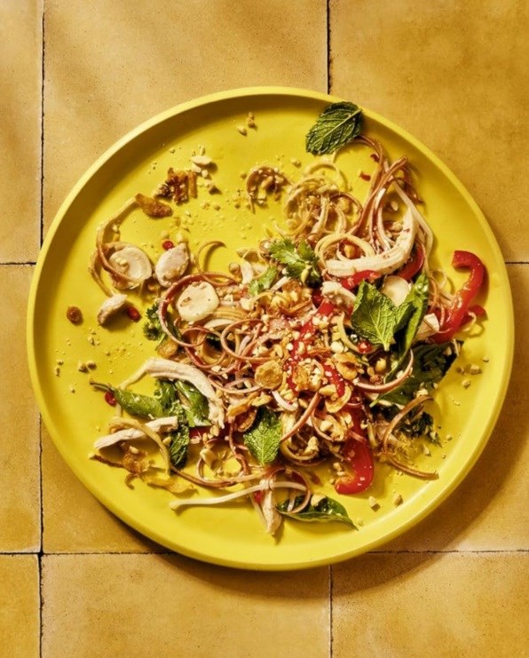 Banana blossom salad (Ngyom trayong jenk)