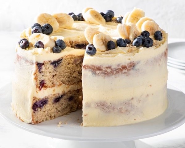 Banana-blueberry oat cake