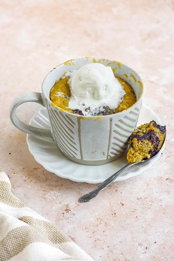 Banana bread chocolate chunk mug cake