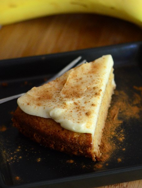 Banana cake with cinnamon cream cheese frosting