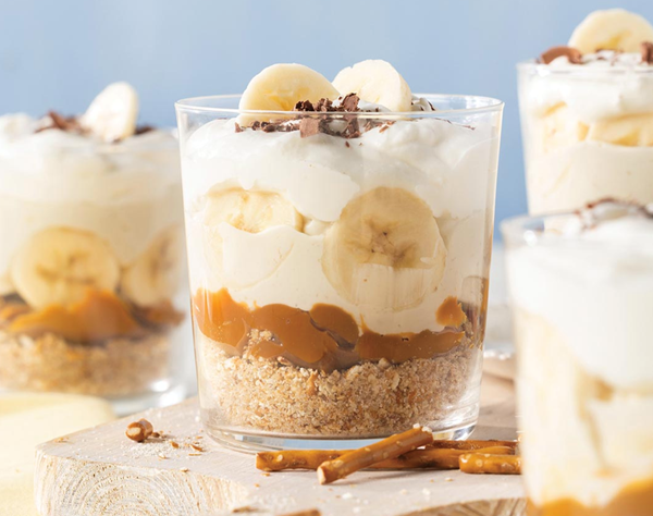 Banana-caramel mini trifles