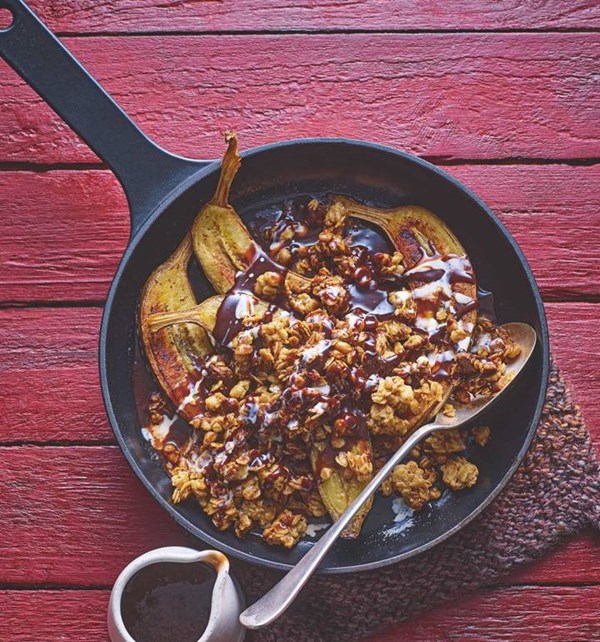 Banana chocolate hazelnut crumble