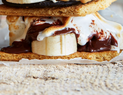 Banana chocolate s'mores