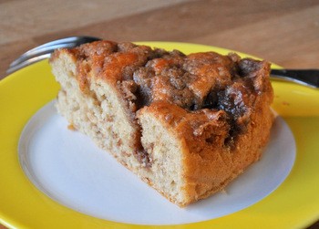 Banana cinnamon bun coffee cake