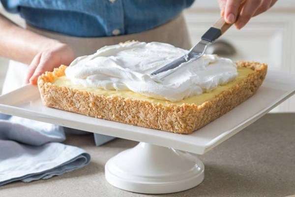 Banana coconut cream pie [vanilla-coconut crust]