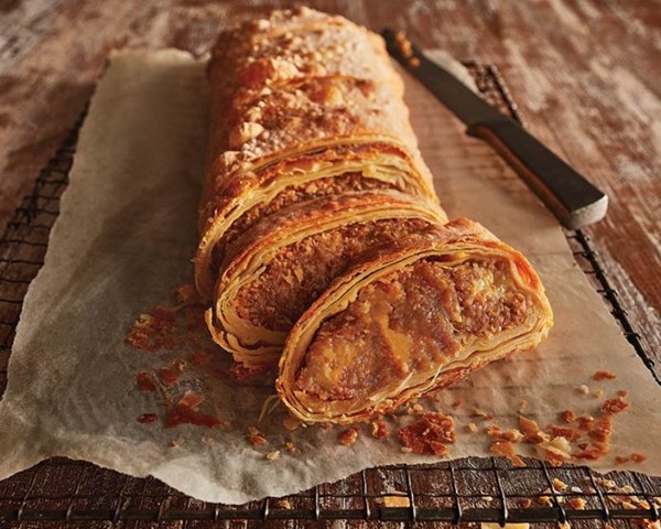 Banana-coconut strudel [banana-coconut filling]