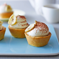 Banana cream pies