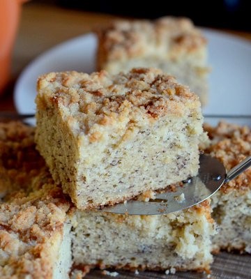 Banana crumb cake