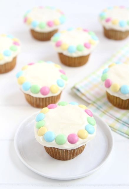 Banana cupcakes with cream cheese frosting