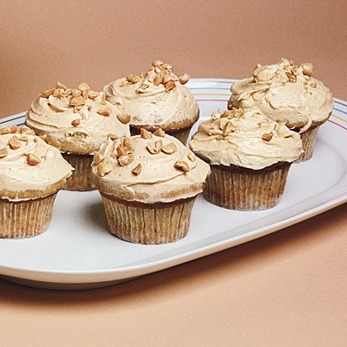 Banana cupcakes with peanut butter frosting