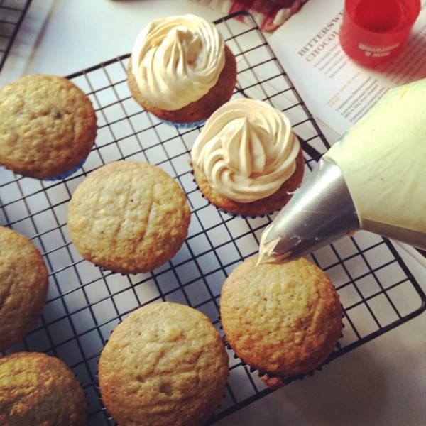Banana cupcakes with peanut butter frosting
