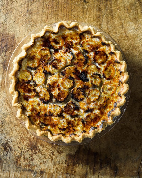 Banana custard pie with caramelized sugar