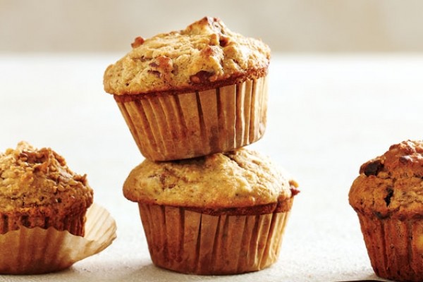 Banana, date and oat bran muffins