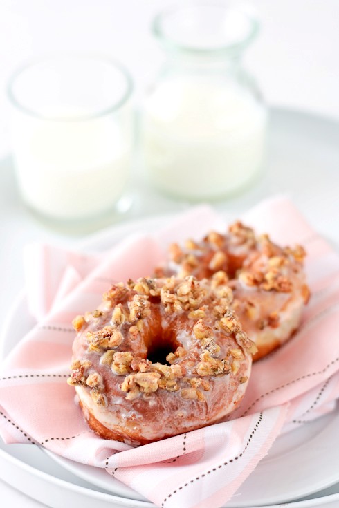 Banana doughnuts with dried banana "streusel"