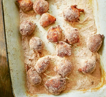 Banana fritters with cinnamon sugar (Cekodok pisang)
