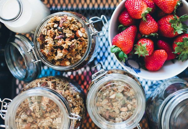 Banana granola