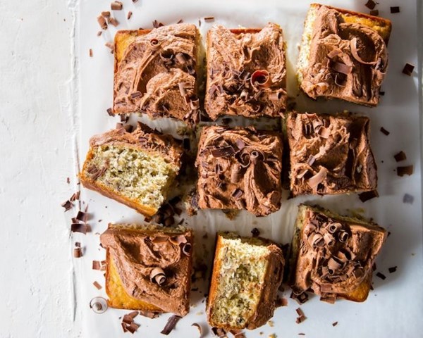 Banana-hazelnut cake with Nutella frosting