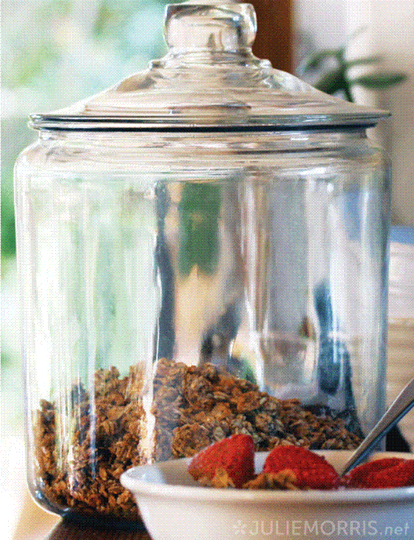 Banana-hemp granola