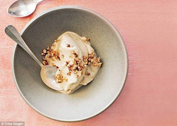 Banana "ice cream" with sweet-and-salty roasted almonds