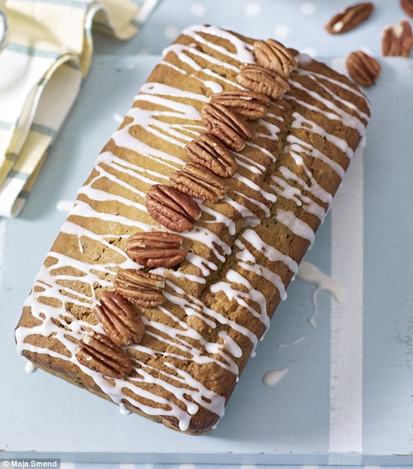 Banana loaf with honey icing