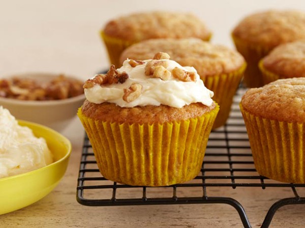 Banana muffins with mascarpone cream frosting