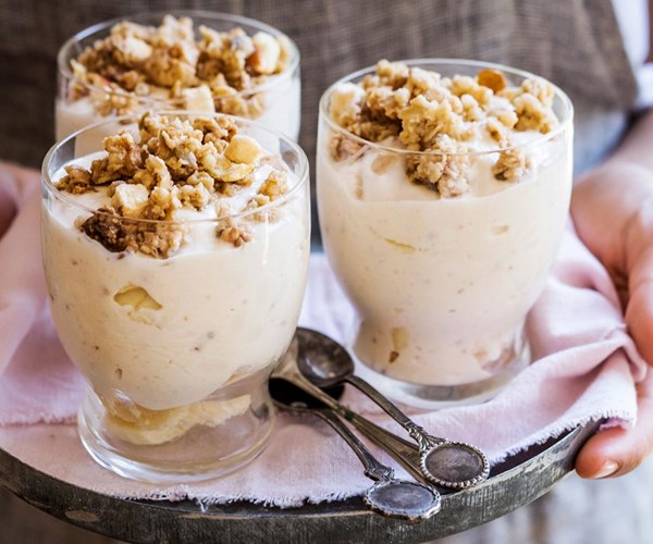 Banana nut-butter yoghurt breakfast pots